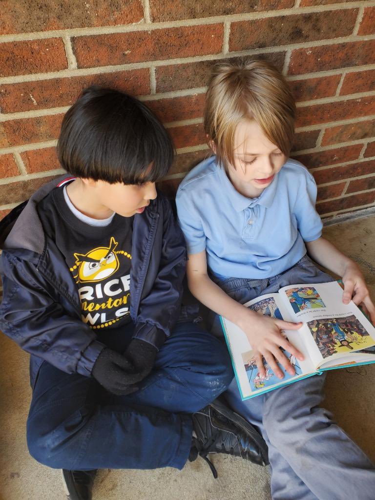 ATPPriceOwl's tweet photo. Read Across America the Price way - Fifth Grade reading outside with Kindergarten today.  Leadership, Readership, and Fellowship.  @PriceOwls https://t.co/KxVXYzOWy0