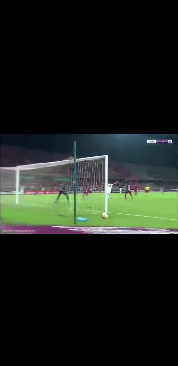 EduGimenez10's tweet photo. Oscar Tacuara Cardozo es tan crack que antes de meter el gol ya festeja! #CRAAACK https://t.co/93C1HG9qLY