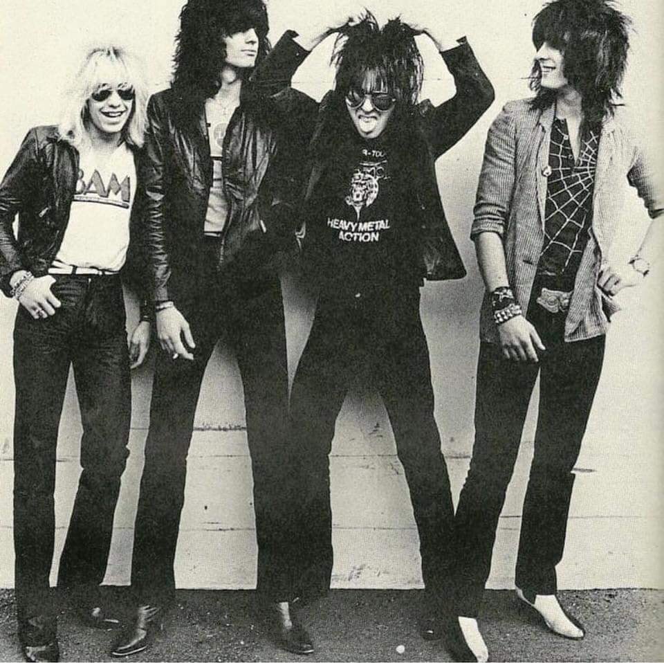 EricMcgrath13's tweet photo. @NikkiSixx @thevinceneil @mrmickmars @MrTommyLand @MotleyCrue look at these young guns! More then 30 years later and you guys are still kicking ass on the Wild Side!!! #mötleycrüeisback 🤘🔥 https://t.co/82RrUIukqV