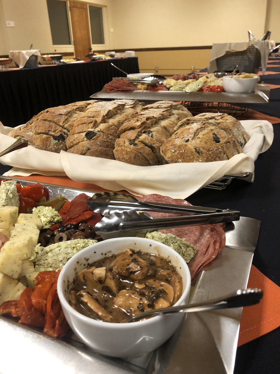 kbvrID's tweet photo. Doors are open, food is served and the @Block15Brewing kegs are ready to be poured into glasses! #GradInspire starts in 30 mins at 6 pm in the @OSU_MU Ballroom. @osugradsuccess @OregonState https://t.co/QW0phoEwX1
