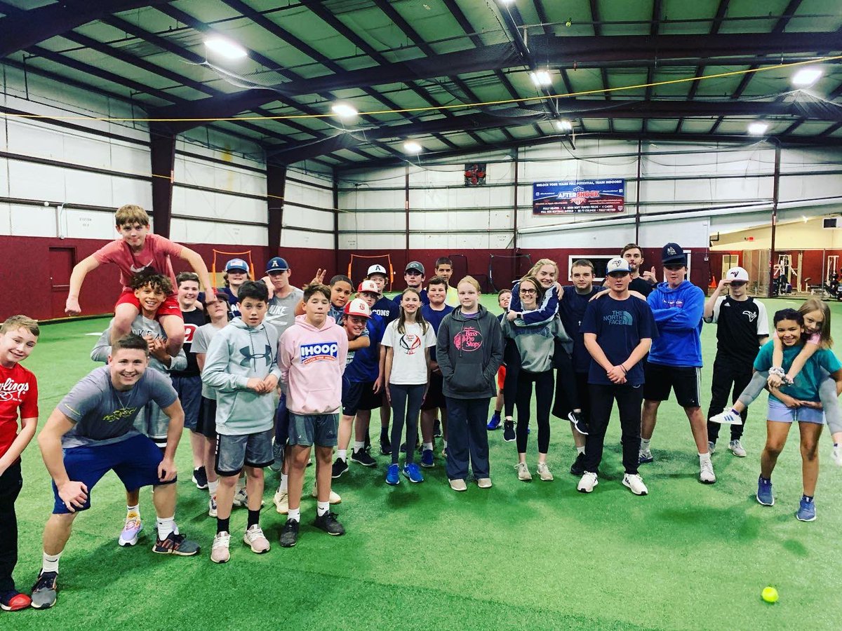 TCSpeedSchool's tweet image. Great night last night! These athletes put in serious serious work! Let’s goooo 20/20 vision!! #vancemiddleschool #ebstanleymiddleschool #wallacemiddleschool #virginiamiddleschool