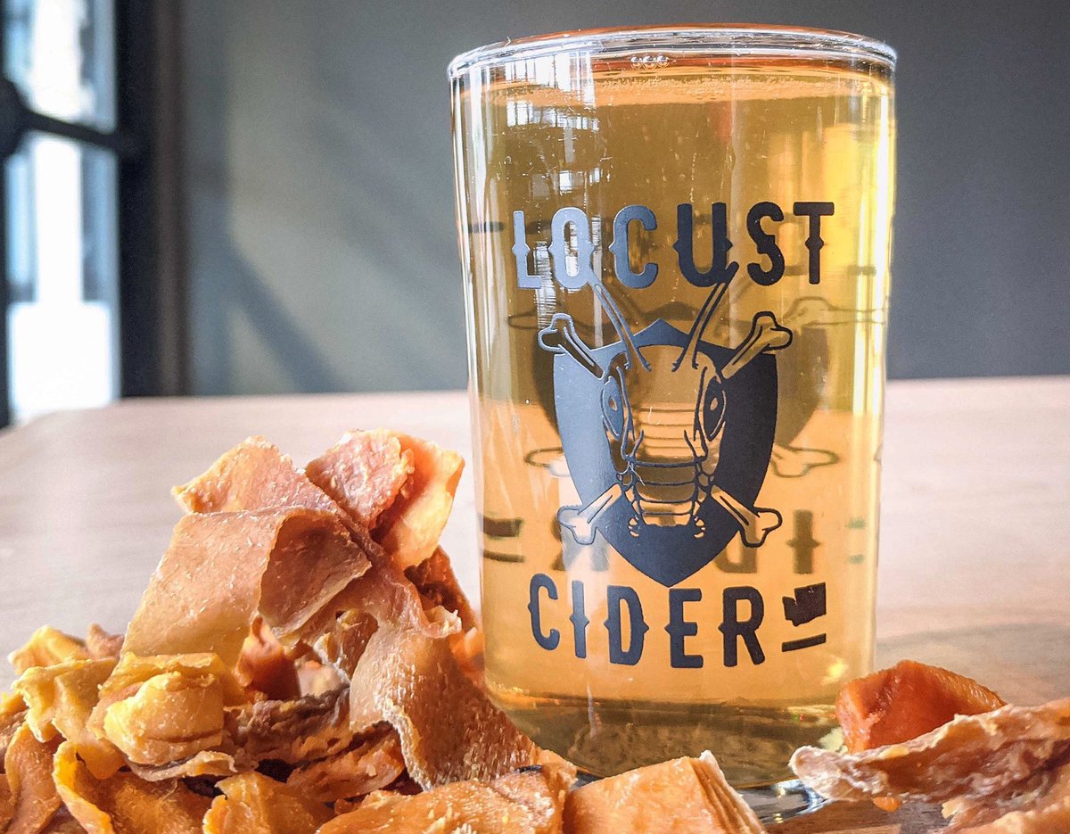 LocustCider's tweet photo. New in the #randall at our #tacomataproom this week: Sweet Aged Apple cider infused with dried mangoes ๐๐ฅญ
#newontap #funwithcider #sweetagedapplecider #mango #hardcider #wacider #6thavetacoma #tuesdaymotivation https://t.co/YwTNTt2LhK