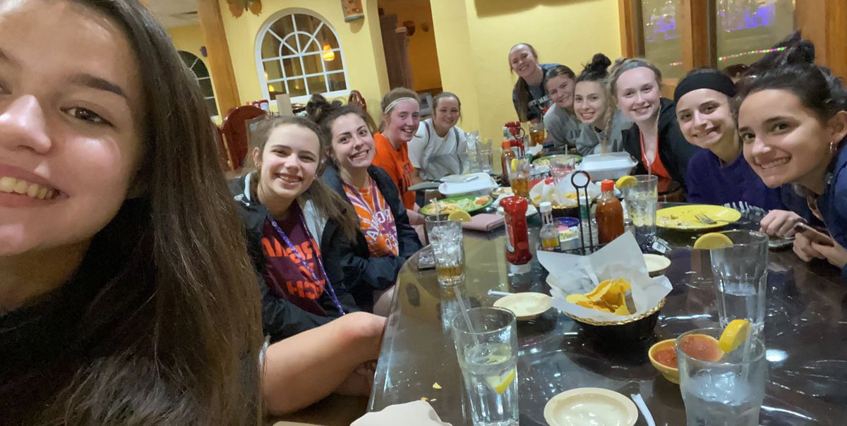 byrdgirlslax's tweet photo. Taco 🌮 Tuesday Teambuilding! 💪🏻🥍#TacoTuesday #lacrosseforlife #team #terriers #LAXFam https://t.co/itTv4xZjQa
