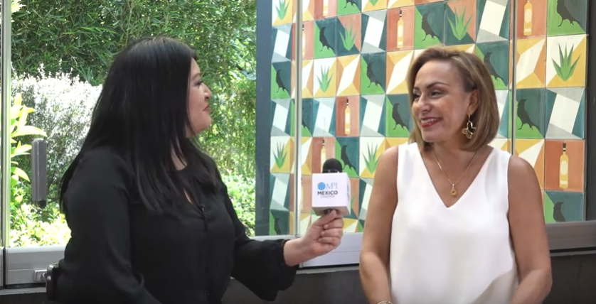 MPI_Mexico's tweet photo. "No hay cuervo que no sea negro, ni #tequila que no sea Cuervo" ¡No te pierdas la entrevista con @AraceliRamosRP en #MPITvMéxico! Nos platicó sobre #MundoCuervo, experiencias de vida y sus vivencias con @MPI 🙌 Da play aquí: https://t.co/pcOsIBAZBo ¡Recuerda suscribirte! https://t.co/TVzCIdUYm0