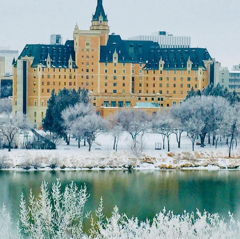 Conocida por los siete puentes que cruzan el río Saskatchewan del Sur, Saskatoon es una ciudad emblemática rodeada de frondosos valles. Además de su impresionante naturaleza e infraestructura, es la primera provincia agrícola y minera de Canadá🌅.
📍: Saskatchewan
📸: donniehood1
