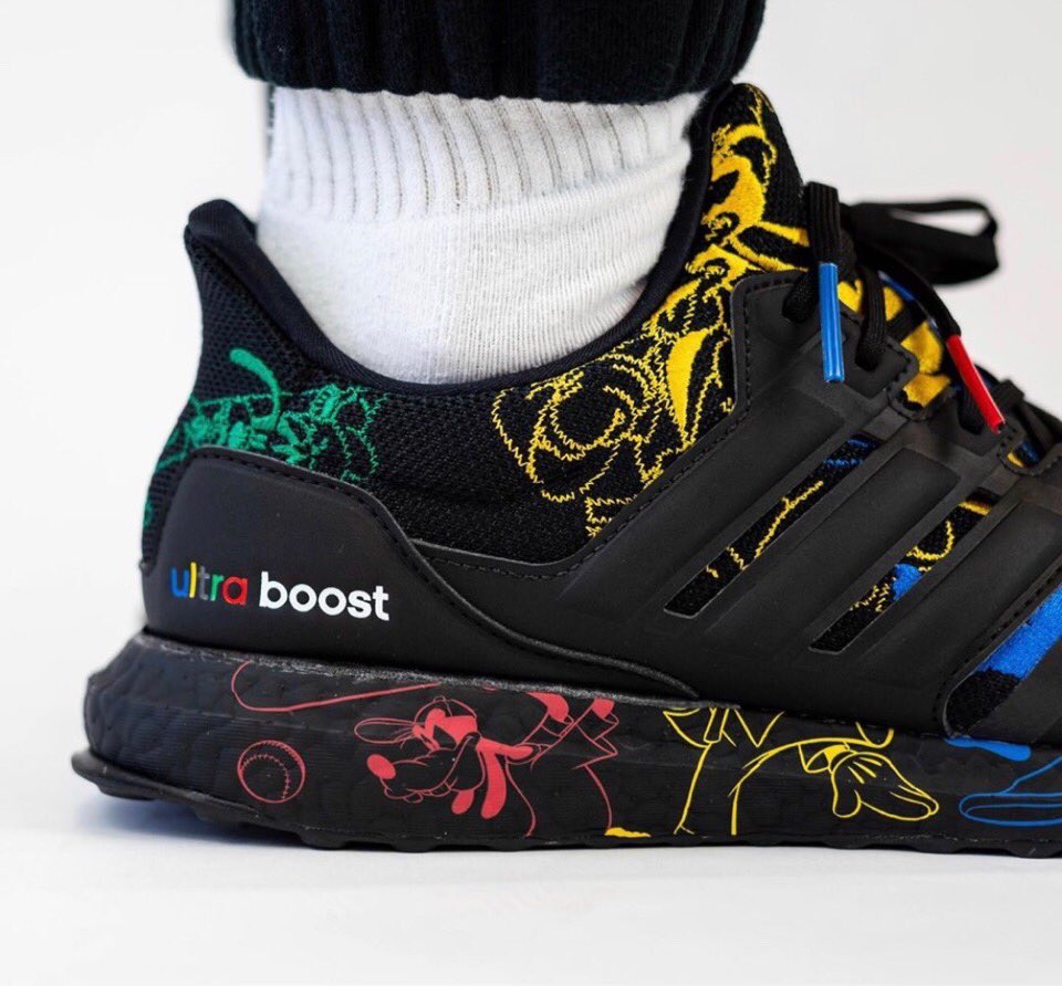 𝐔𝐏 𝐓𝐎 𝐃𝐀𝐓𝐄 Twitter पर Adidas Disney グーフィーのグラフィックをマルチカラーで落とし込んだ新作 Ultraboost Goofy が年に発売予定か 噂 Fv6050 ディズニー アディダス ウルトラブースト 詳しくは記事をチェック T Co