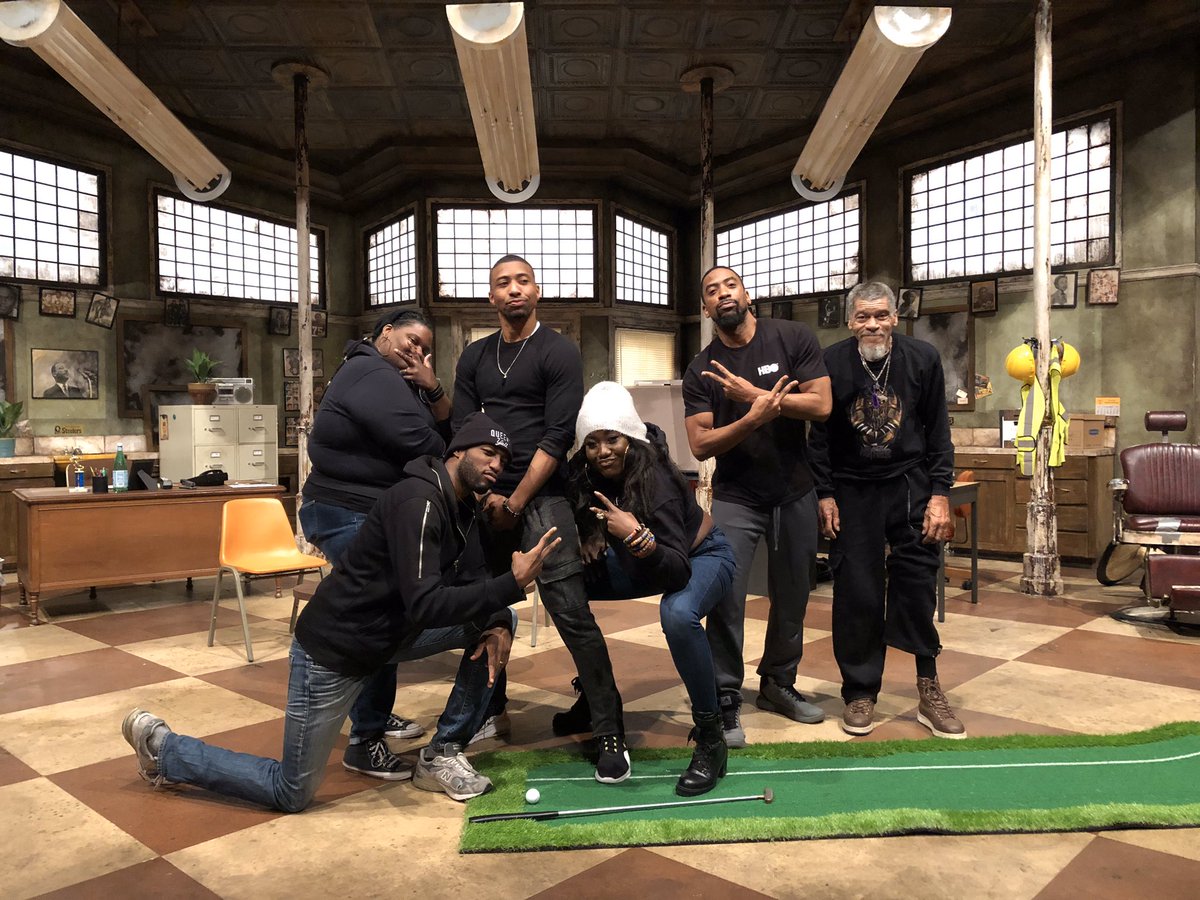 WritingTheWrong's tweet photo. Ain’t nobody fuckin with my clique!!!! Whole squad rolled up in black today. We ain’t even plan this! #StayReadyYouAintGottaGetReady #BlackGravity https://t.co/lB42quRGPr