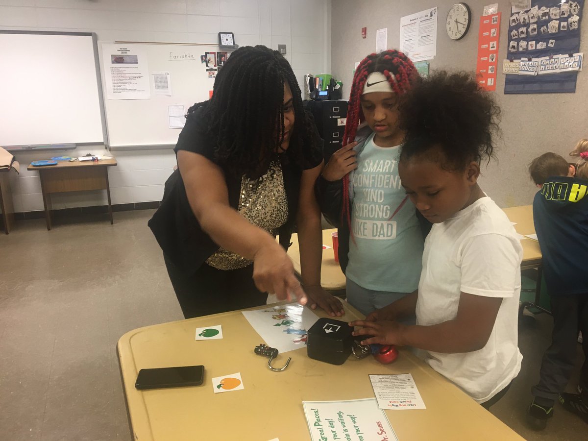 TiaHall4200's tweet photo. Thanks to the Louisville Public Library for coming out to Layne’s Literacy Night! We loved non fiction virtual reality with Mrs. Muller and the book walk with Mrs. Burton!! Oh and the break out room with Ms. Hayes and Mrs. Allen!!! https://t.co/WOdI96rD33