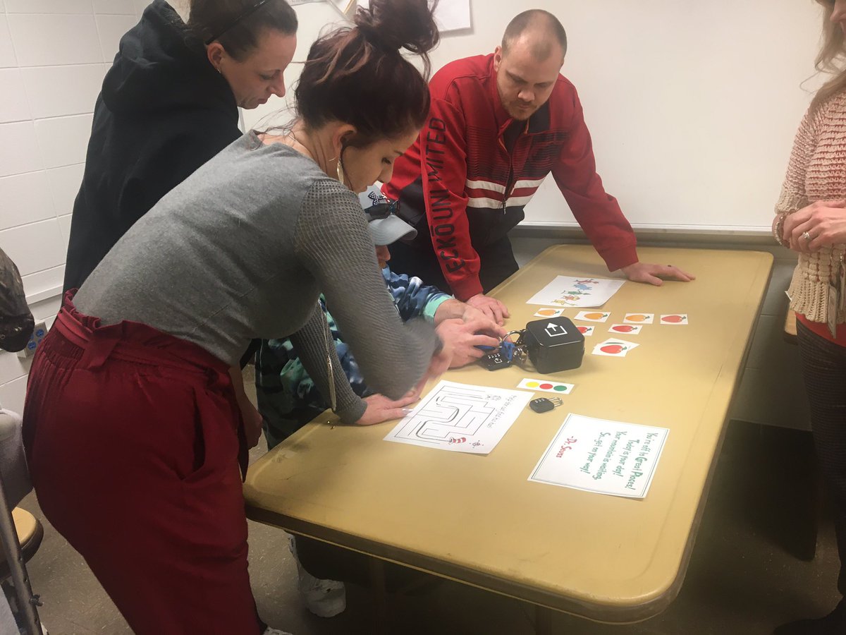 TiaHall4200's tweet photo. Thanks to the Louisville Public Library for coming out to Layne’s Literacy Night! We loved non fiction virtual reality with Mrs. Muller and the book walk with Mrs. Burton!! Oh and the break out room with Ms. Hayes and Mrs. Allen!!! https://t.co/WOdI96rD33