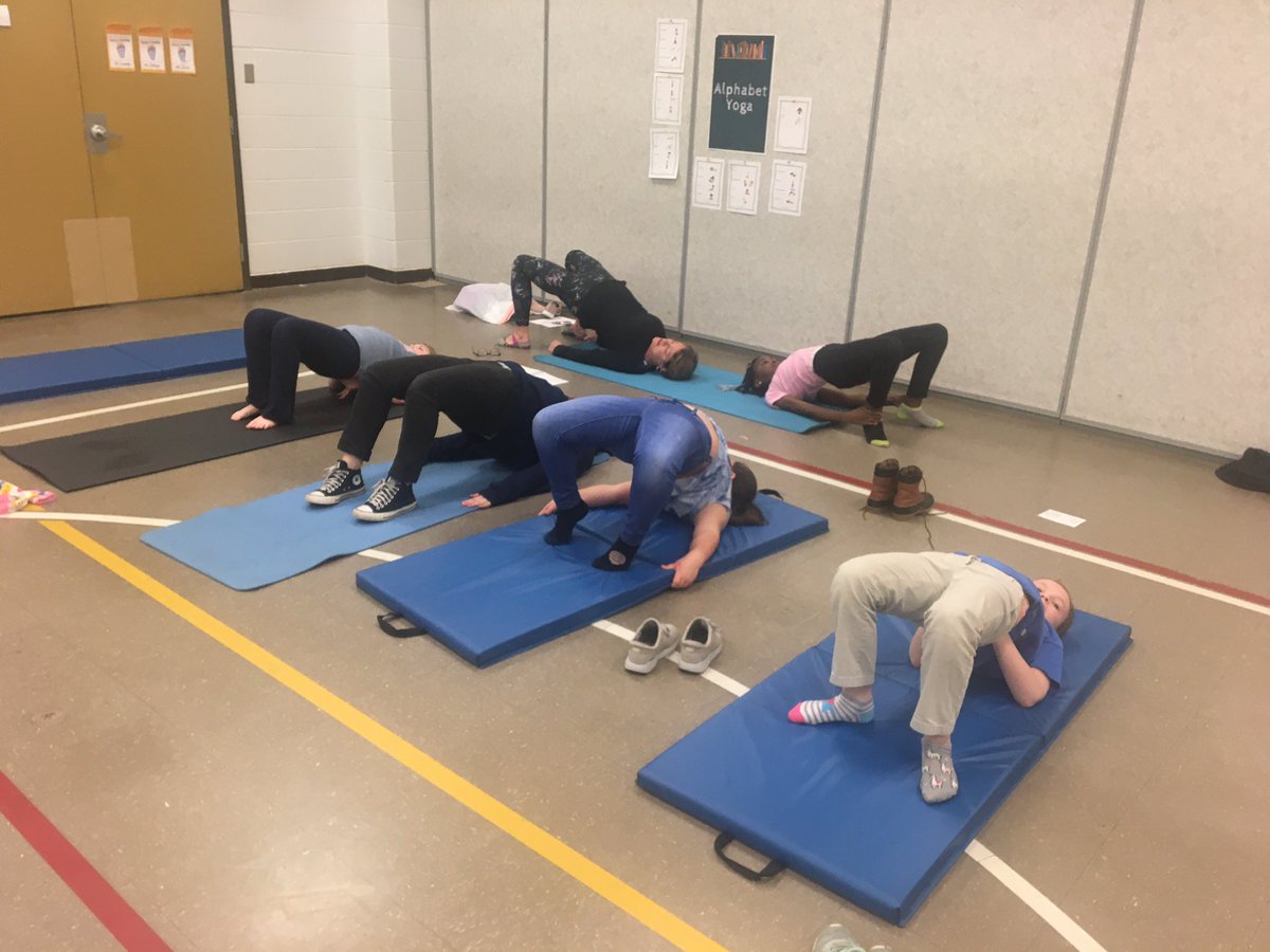 TiaHall4200's tweet photo. Shout out to Mrs. O for Alphabet Yoga!! What a great activity for Literacy Night !! https://t.co/8nzqYz1Qcf