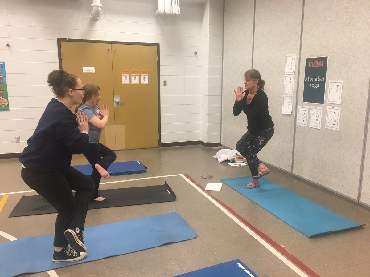 TiaHall4200's tweet photo. Shout out to Mrs. O for Alphabet Yoga!! What a great activity for Literacy Night !! https://t.co/8nzqYz1Qcf