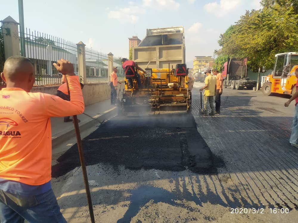 YafarNaim's tweet photo. Por instrucciones de nuestro Gob. @RMarcoTorres se realiza Pavimentación de la calle Cajigal en Cagua en el Municipio Sucre como parte de la misión @MVzlaBella y a beneficio del pueblo aragueño

#ConChávezEnBatallaYVictoria
#JuntosTodoEsPosible

@NicolasMaduro @Mary_RomeroP https://t.co/ApnFG6HKoN