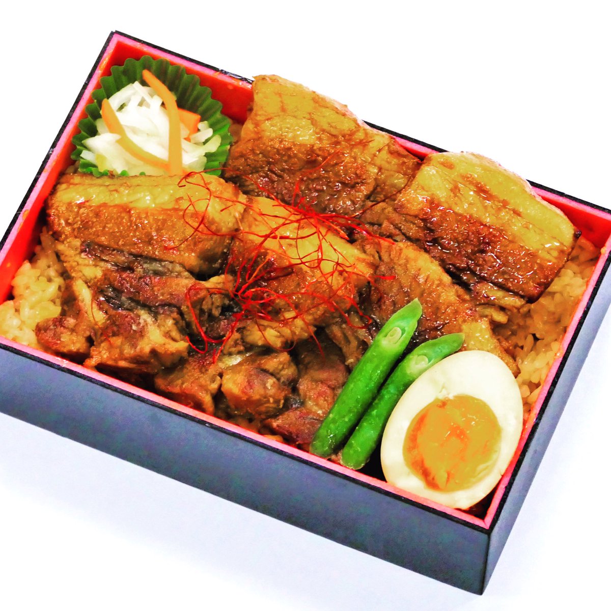 #松栄軒駅弁物語「厚切り鹿児島黒豚角煮弁当」鹿児島黒豚を贅沢な厚切り角煮に仕上げました。柔らかい肉質で食べ応え抜群の厚切り黒豚肉をじっくりお楽しみください。#松栄軒　#鹿児島　#駅弁　#お弁当　#BENTO　#OBENTO　#肉　#BEEF　#KAGOSHIMA　#黒豚　shoeiken.com