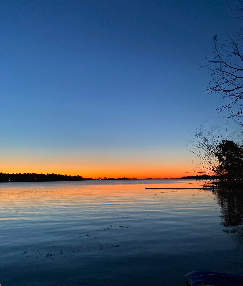 RMURowing's tweet photo. #Campbobsunrise on point ๐
#riseandgrind #rowmo https://t.co/sTrAX3aP3J
