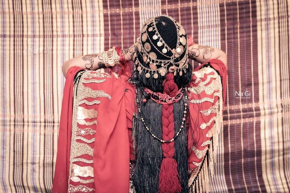 SudaneseCulture's tweet photo. Different types of Sudanese Jdla/جدلة
Jdla: Sudanese traditional bride hair dress
#SudaneseCulture #ثقافة_سودانية

📷 @NaGiPhotos https://t.co/WZhNjkgEJb