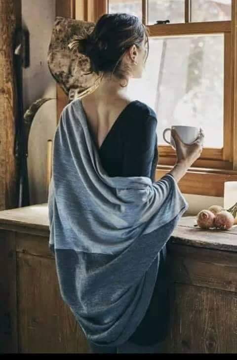 살다보면
마음이 심란할때있지
만사가 귀찮아질때 있을거야

아마도 삶에 
지쳐버린 날이 아닐까싶어

버티기에 막막한날에 
한번쯤은
어디론가 숨어버리고 싶거나

다내던지고 도망치고
싶을때가 있을거야

아무도 없는곳에 
꼭꼭 숨어버리고싶은 
그런날이 있을거야

그래도 마음추스리며 살아가야지