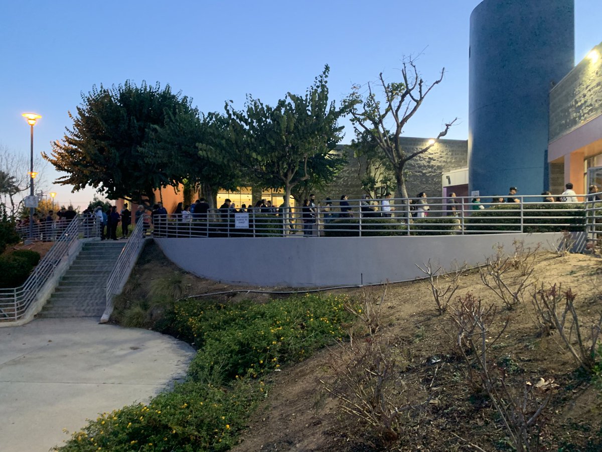 samGT47's tweet photo. Poll lines #LAVote totally unacceptable https://t.co/mxyVM0XBGL
