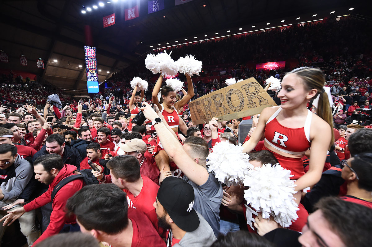 RutgersMBB's tweet photo. A program record 18 home wins this season!

And finishing it off with a COURT STORM! 

🛡⚔️ #GardenStatement https://t.co/zxj9AYpoPW