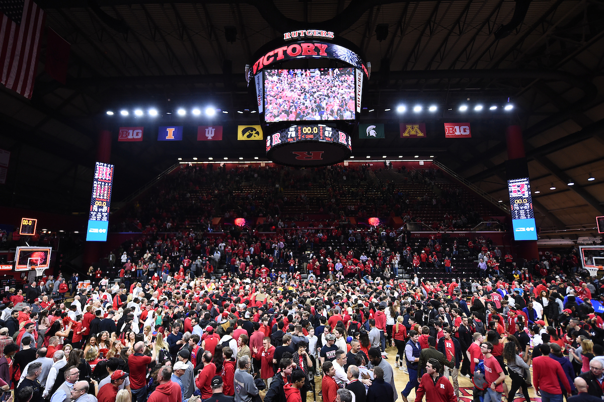 RutgersMBB's tweet photo. A program record 18 home wins this season!

And finishing it off with a COURT STORM! 

🛡⚔️ #GardenStatement https://t.co/zxj9AYpoPW