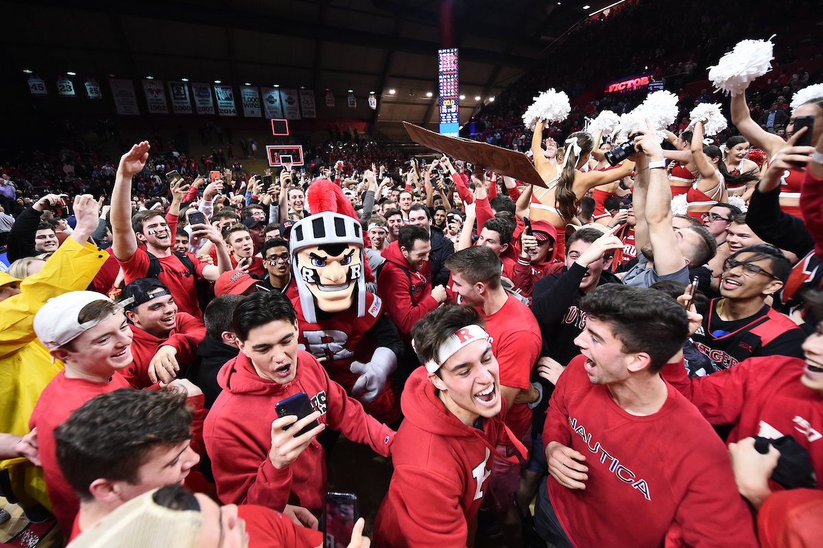 RutgersMBB's tweet photo. A program record 18 home wins this season!

And finishing it off with a COURT STORM! 

🛡⚔️ #GardenStatement https://t.co/zxj9AYpoPW