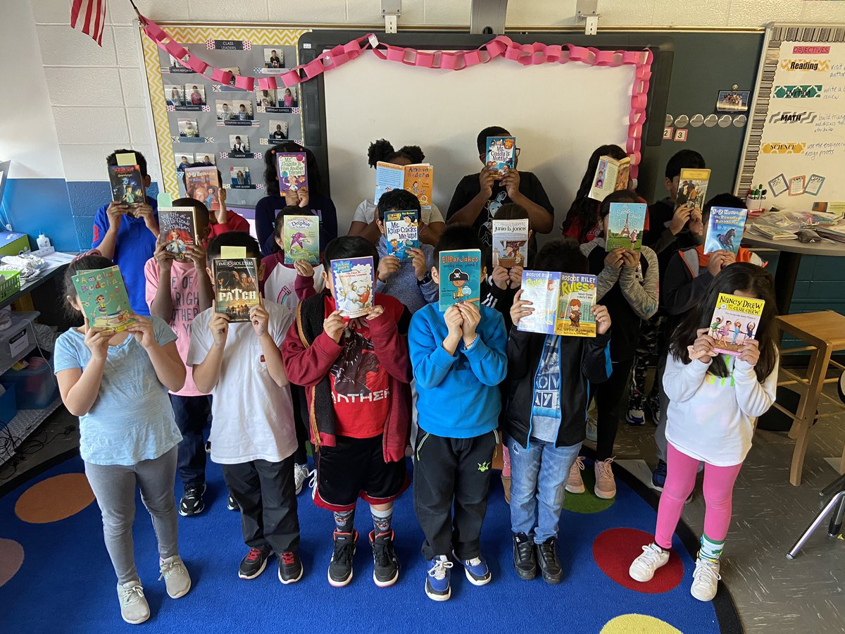 Thank you <a href="/booksmartproj/">TheBookSmartProject</a> for visiting @LindeneauSchool and sharing your books with us!!