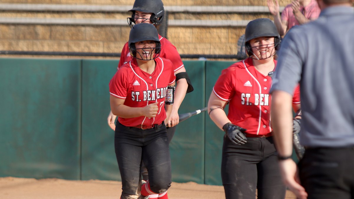 CSB_Athletics's tweet photo. The @CSBSoftball team had 23 hits and scored 20 runs in a pair of big wins Tuesday afternoon on the team's third day in Florida. Hannah Sundem hit her first collegiate homer, and Elly Novak and Ally Hjort picked up wins on the mound #BennieNation https://t.co/o2mBGRCAlV https://t.co/xi4hrtqCkk