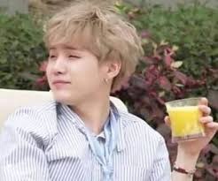 saylovc's tweet photo. Yoongi es mi mood. Toda la vida; todo el año. https://t.co/LB4tpUUpqC