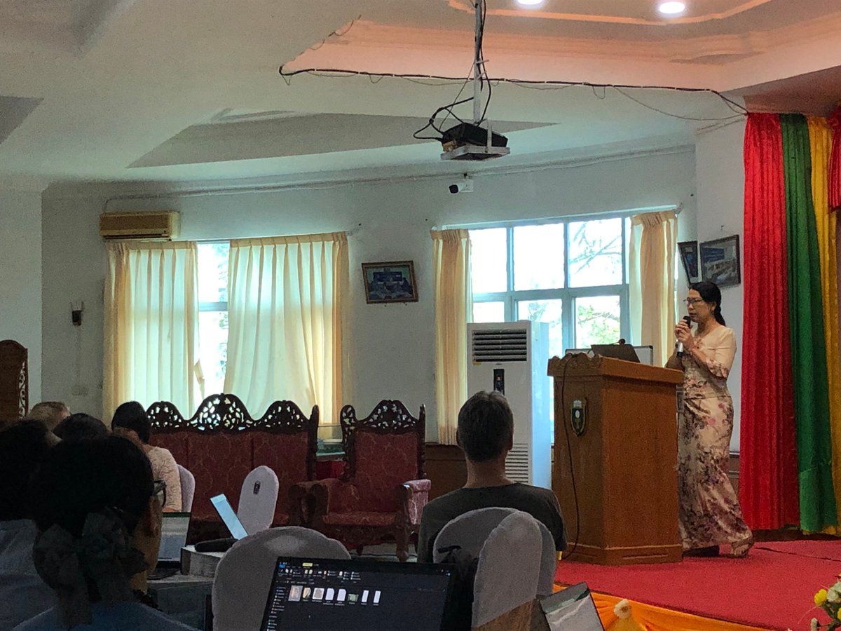 M_Ferraguti's tweet photo. Ms 𝗦𝗮𝘄 𝗠𝘆𝗮𝘁 𝗢𝗵𝗻𝗺𝗮𝗿 @Sawohnmar1975 is giving a great talk about the importance of #𝑶𝒖𝒕𝒓𝒆𝒂𝒄𝒉 in our work as #scientists 👩‍🔬and #teachers 👨‍🏫
Thanks for remind us the real values of what we do daily at the @MuEuCAP1 #workshop 👏

#EnjoyingScience #WomenInScience https://t.co/No5qDzTmz5