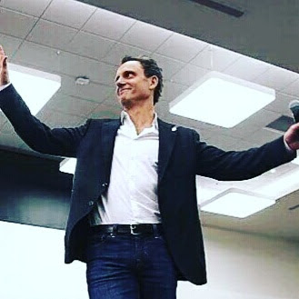 mari_domenech66's tweet photo. #Waybackwednesday #TonyGoldwyn #activist #actor #director #producer #democrat #KindnessMatters #spreadlove #handsome #georgeous #tonygoldwyn #mcm #feelings #networkbroadway #theatre #NewYork #Maxshumacher https://t.co/huhpksqRwj