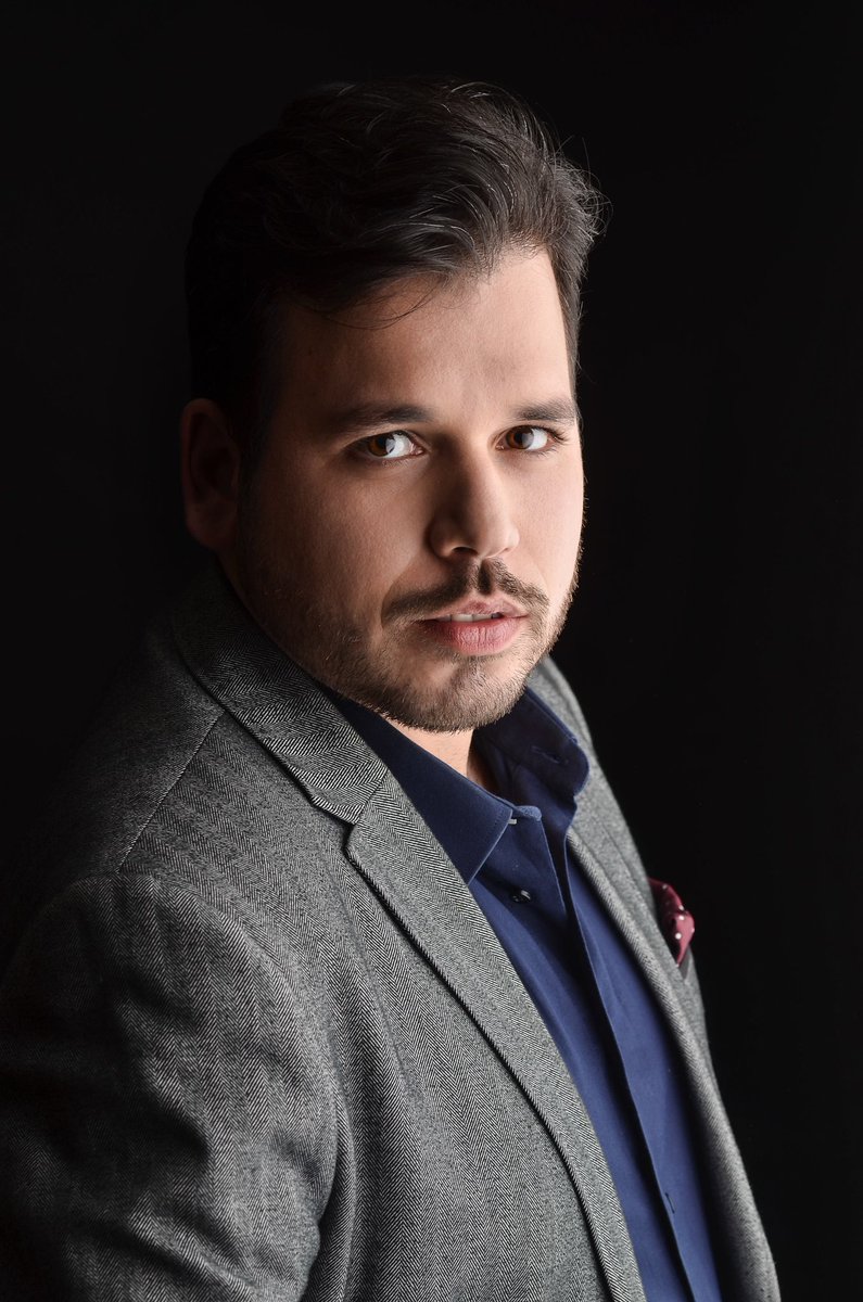 NevillHoltFest's tweet photo. We look forward to welcoming tenor @luisgomestenor to Nevill Holt Opera for the first time in #NHO2020 to sing the role of Alfredo Germont in La traviata.
La traviata is conducted by @jonathanbloxham with the fantastic @MancCamerata 🎶🎭🎻
https://t.co/3sg55ijvoO https://t.co/9D5f7qS3bD