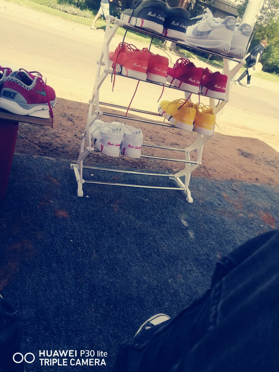 BoityDireko's tweet photo. Happy Wednesday, BATHUng! Please bring your sneakers for a wash. At University of the Free State, Unilofts Gate. Collection and house calls available. Contact 0832464390 
#GirlTalkZA #Bloemtwitter #WednesdayMotivation https://t.co/JuMG9eZbkP
