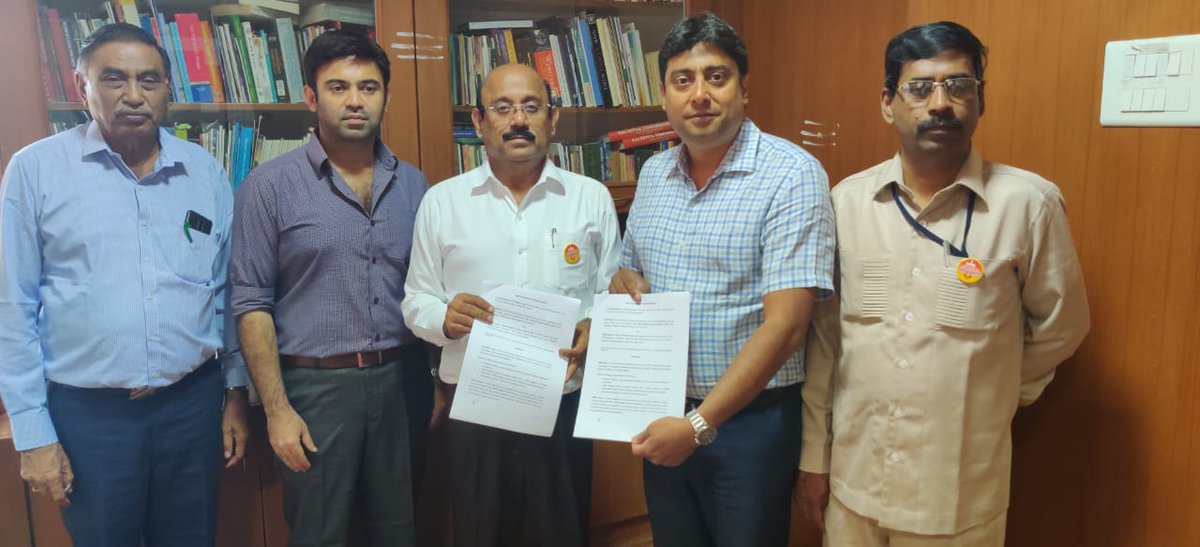 EducationalSsm's tweet photo. SSM INSTITUTIONS has signed MoU with KRACKiN- iNURTURE Education Solutions Pvt Ltd for providing placement training to our students. #ssm #students #engineering #ssmcollegeofengineering #ssmartsandscience #erode #Namakkal #salem https://t.co/qwmNvIHCxn