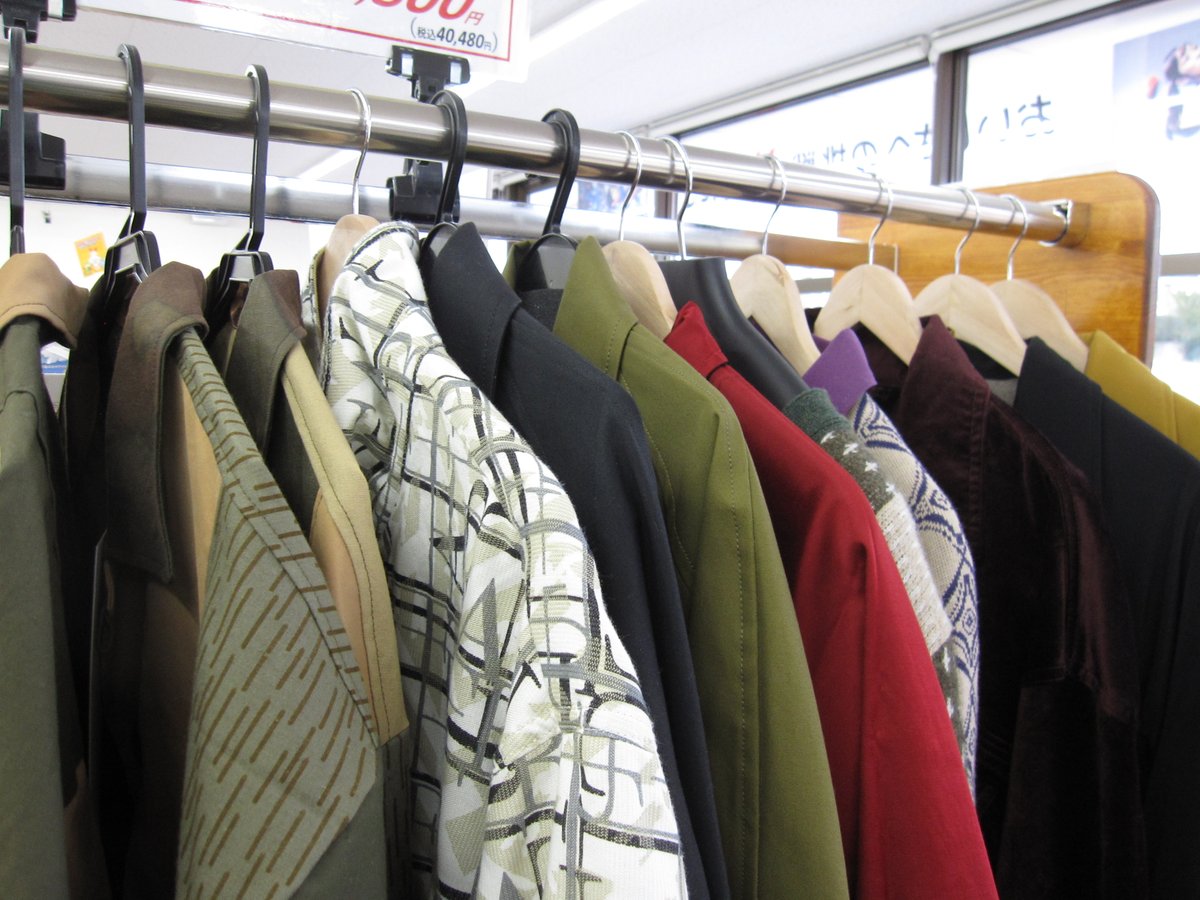 711hashikami's tweet photo. 日中、日差しがあったので、服コーナーを少し入れ替えました。春気分な売り場。
全国のセブンでも、屈指のラインナップではないでしょうか。
青森県内で取り扱いのないブランドや、かなり貴重な掘り出し物もあります。気になるアイテムがある方は、是非お声がけください!
#Varde77 #Iroquois #FDMTL https://t.co/L4oBEk9PEs