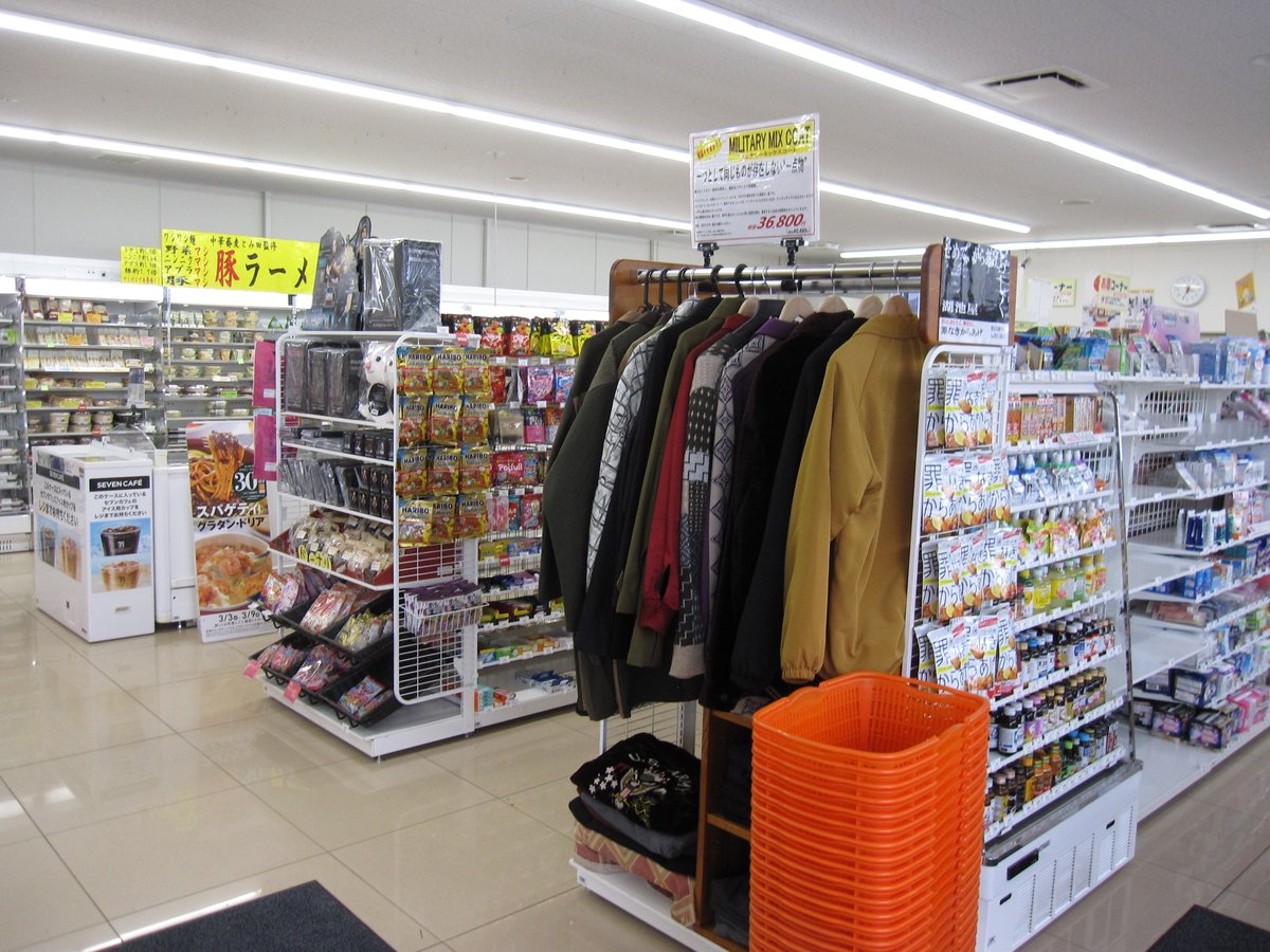 711hashikami's tweet photo. 日中、日差しがあったので、服コーナーを少し入れ替えました。春気分な売り場。
全国のセブンでも、屈指のラインナップではないでしょうか。
青森県内で取り扱いのないブランドや、かなり貴重な掘り出し物もあります。気になるアイテムがある方は、是非お声がけください!
#Varde77 #Iroquois #FDMTL https://t.co/L4oBEk9PEs