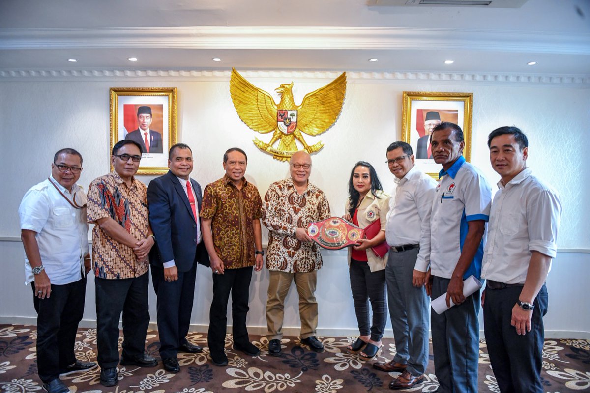 HumasMoestopo's tweet image. Kejuaran Tinju Piala Prof. Dr. Moestopo telah mendapatkan dukungan Menteri Pemuda dan Olahraga (Menpora) Zainudin Amali yang rencananya akan dilaksanakan pada bulan April 2020 setelah acara Dies Natalis............sl

#MoestopoGueBanget
#MoestopoBeragama
#Moestopo