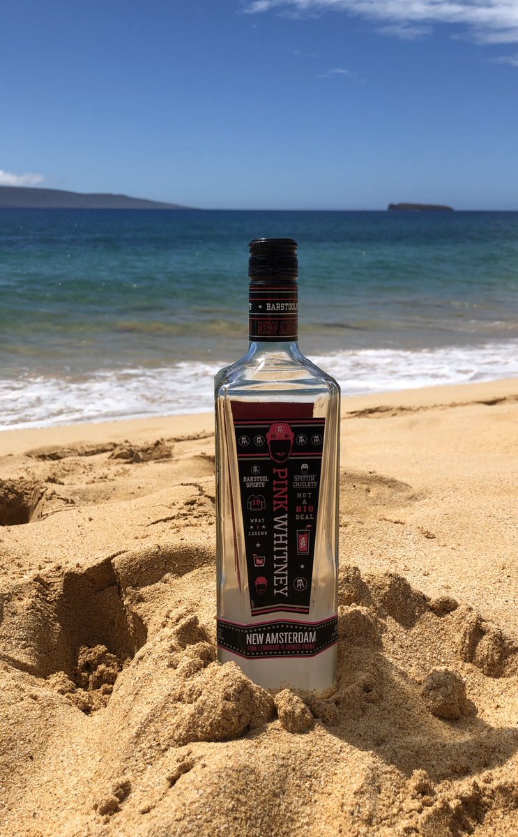 StephenMiller29's tweet photo. Travelled from Ontario to Maui for our honeymoon. My wife and I had to get into this fine beverage on our first day. Keep up the great work guys! @ryanwhitney6 @BizNasty2point0 @RearAdBsBlog @spittinchiclets https://t.co/11tFHBjuae