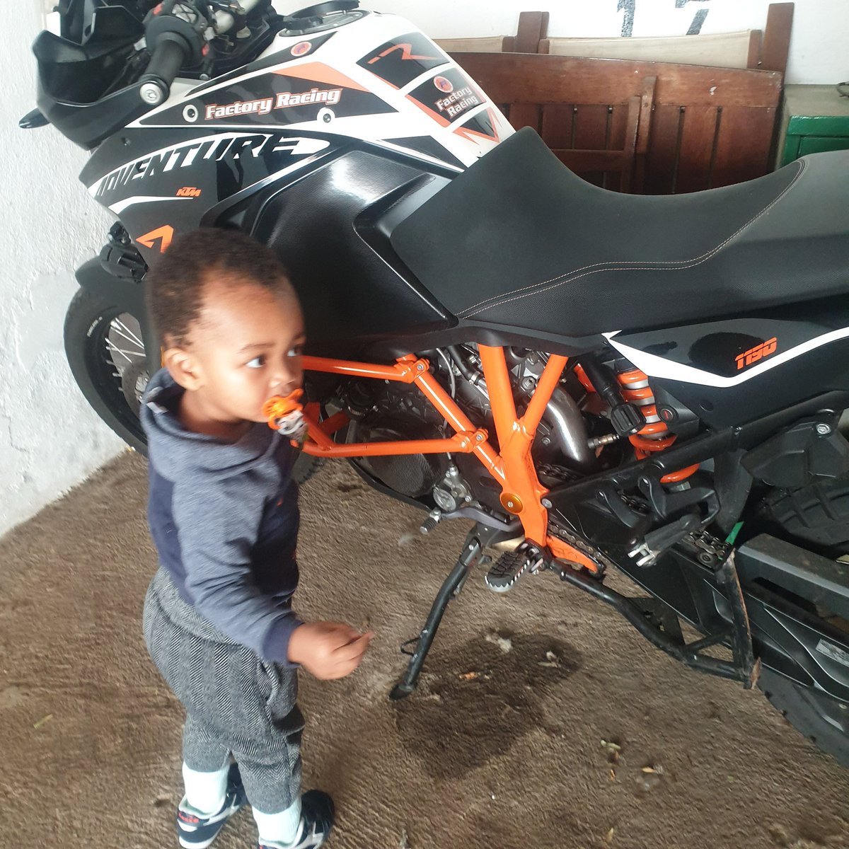 ted_pops's tweet photo. #TeamKTM #KTM #KTMbaby #KTMAdventure #TheOrangeArmy #FastKTM #MybikeMyrideMylife https://t.co/xSiEFciMLE