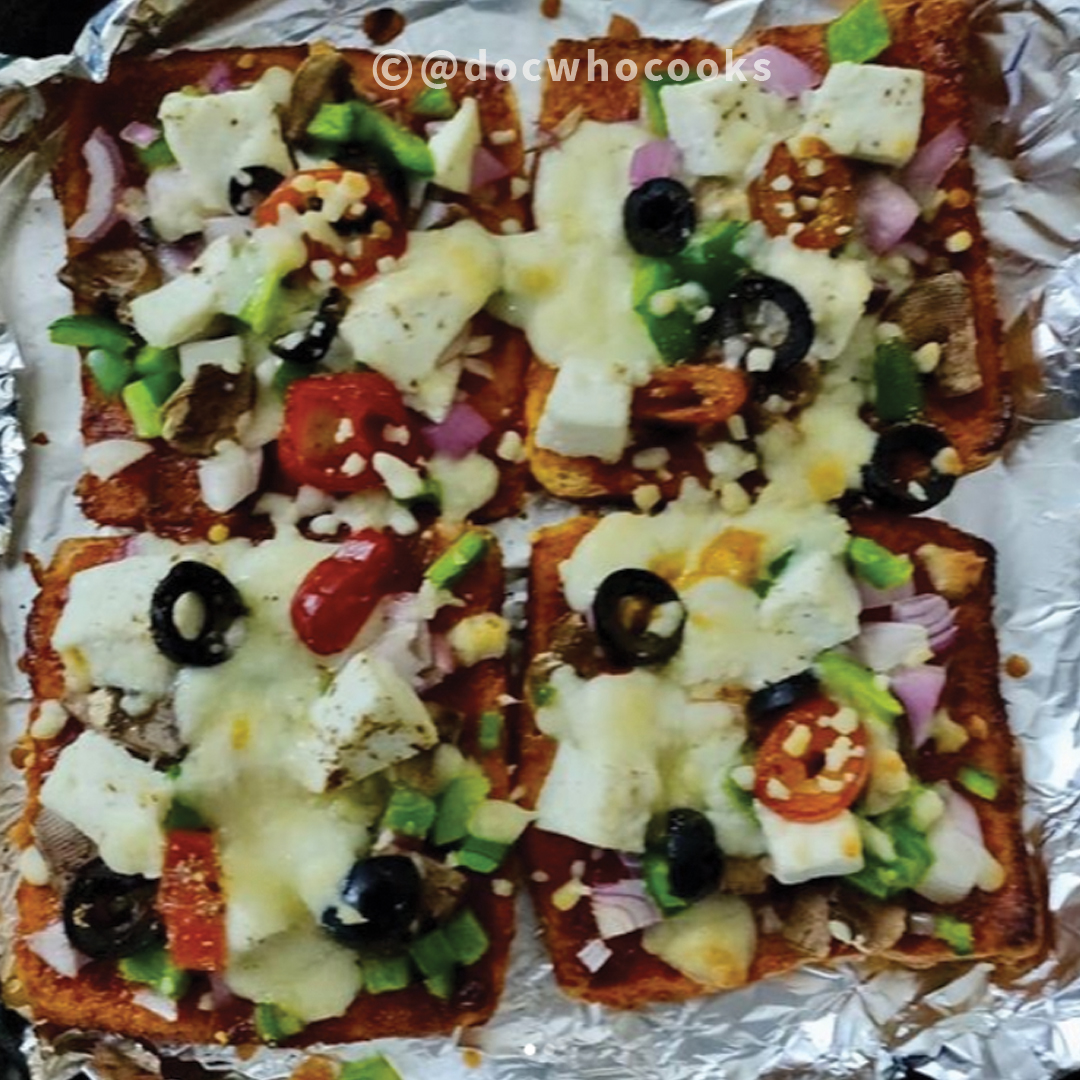 NeoFoodsIndia's tweet photo. Amazing recipe idea by @docwhocooks When you have pizza cravings but do not have pizza😛 .
Ingredients -  
Whole wheat bread 
Pizza &amp; pasta sauce 
Diced mozzarella &amp; cheddar 
Olives 
Red jalapeno @neofoodsindia 
Oregano and chilli flakes 
Vegetables from our sabzi mandi😁 https://t.co/MGKZB64sAl