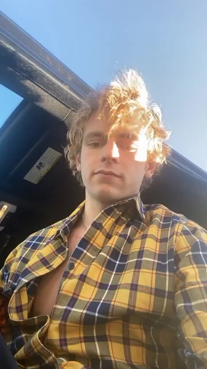 DailyRoss's tweet photo. 💛🌼🐝🍯🌻 https://t.co/Gjs33mOfuk