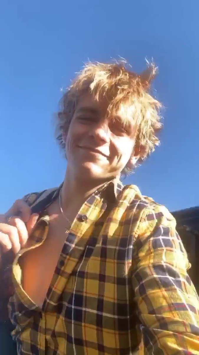 DailyRoss's tweet photo. 💛🌼🐝🍯🌻 https://t.co/Gjs33mOfuk