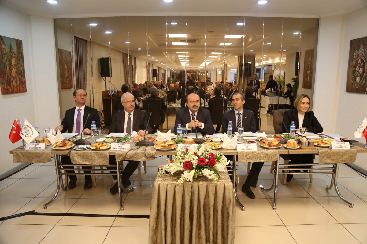 Tarım ve Orman Bakan Yardımcısı Sayın Fatih Metin Başkanlığında DSİ Genel Müdürlüğü bürokratları ve üyelerimizin üst düzey temsilcilerinin katılımı ile gerçekleştirilen kahvaltıda 2020 hedefleri ve sektör sorunları değerlendirildi. <a href="/fatihmetintr/">Fatih Metin</a> @dsi_gn_md #intes