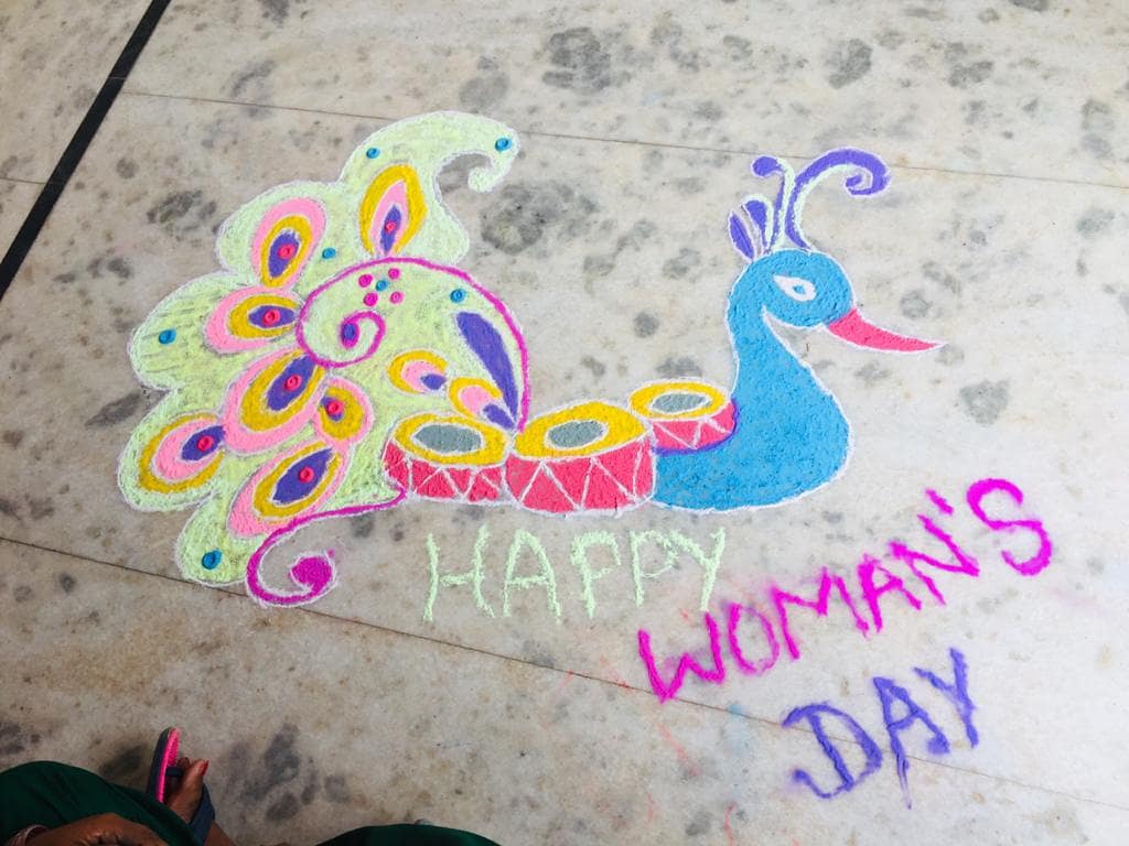 ETASHAsociety's tweet photo. Women are synonymous with creativity! Our women entrepreneurs at Janouli express themselves through beautiful rangolis. These women are running successful enterprises of their own and are financially independent.
#EACHFOREQUAL TO #FIGHTBEROZGAARI
#CDC4 # WOMENEMPOWERMENT https://t.co/relwd1lLxt
