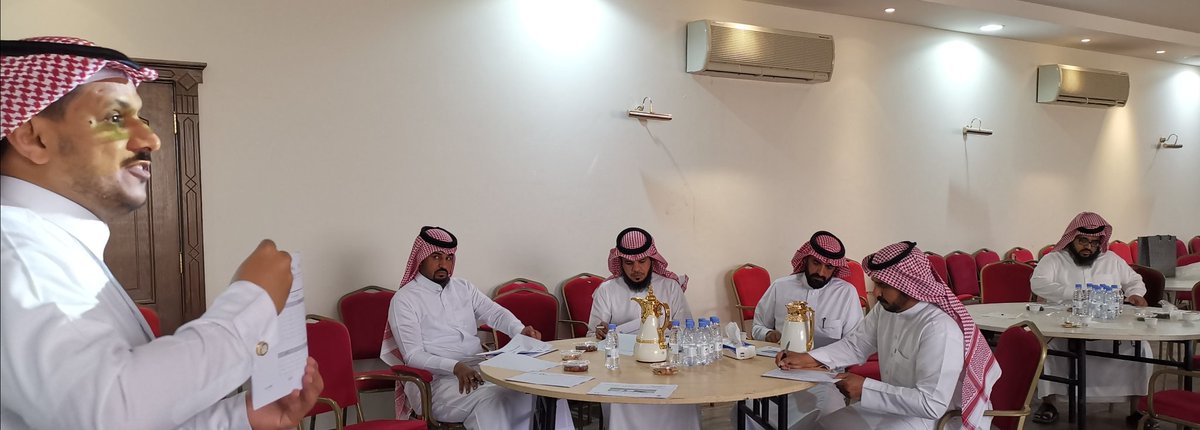 tatwer_b's tweet photo. تدريب اعضاء لجنة التميز والجودة (الوكيل_المرشد الطلابي) في مدارس التوسع على بناء الخطة التطويرية للمدرسة

قدم الدورة مشرف التخطيط بالوحدة
أ. محمد مشرف العمري
بحضور اعضاء وحدة تطوير المدارس

اقيمت الدورة في قاعة المحاضرات 
بمركز الأمير منصور بن مقرن الثقافي https://t.co/sB2h5gEu9n