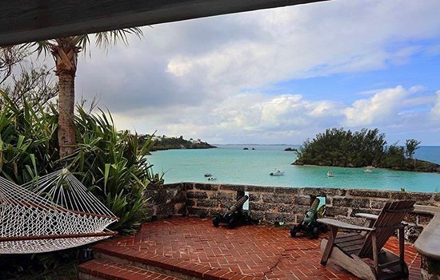 bermudarentals's tweet photo. The perfect view to end the day 😍 
#bermuda #wearebermuda #gotobermuda #bermudatriangle #travel #travelgram #travellife #wheretonext #lovetotravel #instatravel #beautifuldestinations #homesweethome #vacationhome #homeawayfromhome #luxuryvacation #the… https://t.co/CmANtSwMKK https://t.co/aX007e1JFS