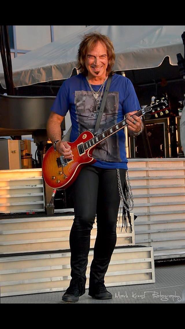 Dave Amato cumple 67 años hoy, el mismo día que cumples años Tú!!! Happy Birthday!!!   