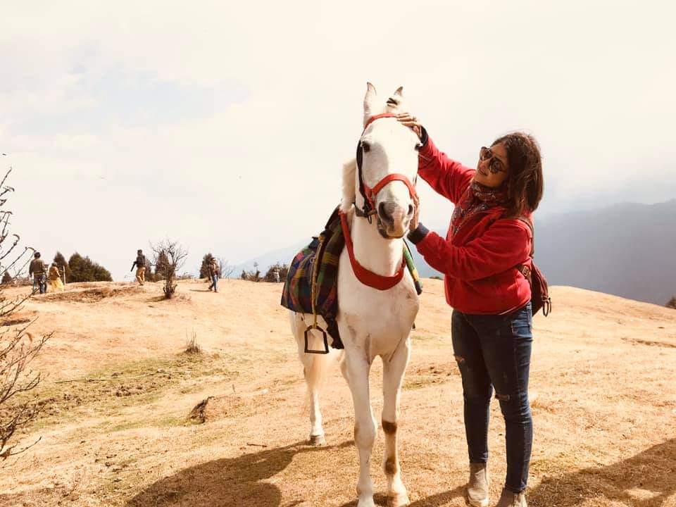 sayani06's tweet photo. Everything will be okay...
Trust ur journey!!!
#heartToheartWithSnow.🐴♥️
#Free
#ItsRolling https://t.co/Rv1H7ruKDm