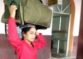 RailMinIndia's tweet photo. Working for Indian Railways, these lady coolies have proved that they are second to none !!

We salute them !! https://t.co/UDoGATVwUZ