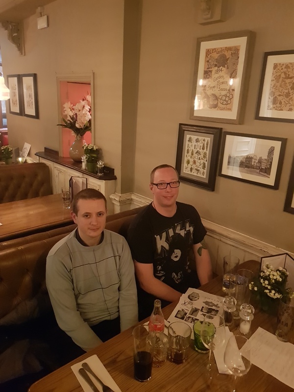 TheCastleHP's tweet photo. Quiz action from this week’s #PubQuiz @TheCastleHP in #HollandPark! https://t.co/hmdMkpaSL2 https://t.co/3tjShAV3Az