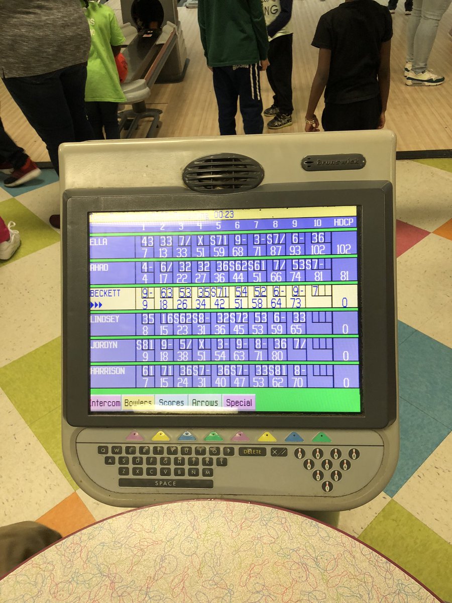 TaylorTweetsK's tweet photo. Late post, but our bowling trip was awesome! #GreenValleyElem #AMSTI https://t.co/rX7vtPTv0i