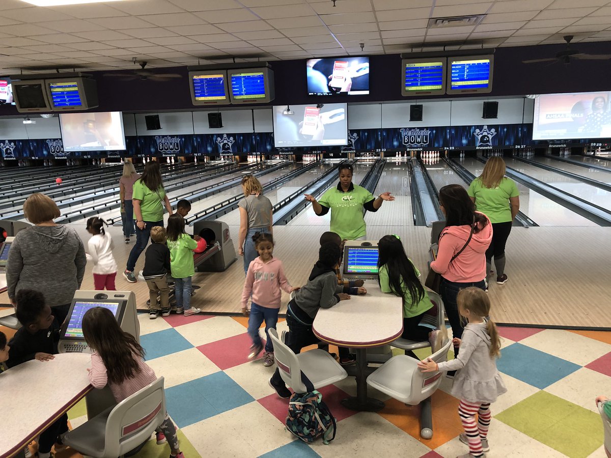 TaylorTweetsK's tweet photo. Late post, but our bowling trip was awesome! #GreenValleyElem #AMSTI https://t.co/rX7vtPTv0i